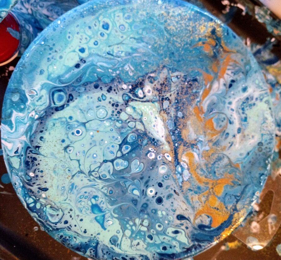 round acrylic paint pouring